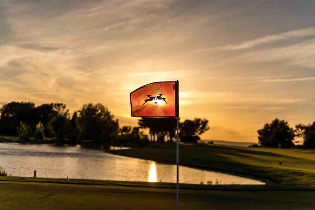 מאלמור Moment De Detente Sur Le Golf De Pont-Royal מראה חיצוני תמונה