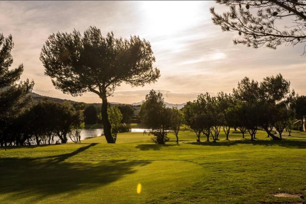 מאלמור Moment De Detente Sur Le Golf De Pont-Royal מראה חיצוני תמונה